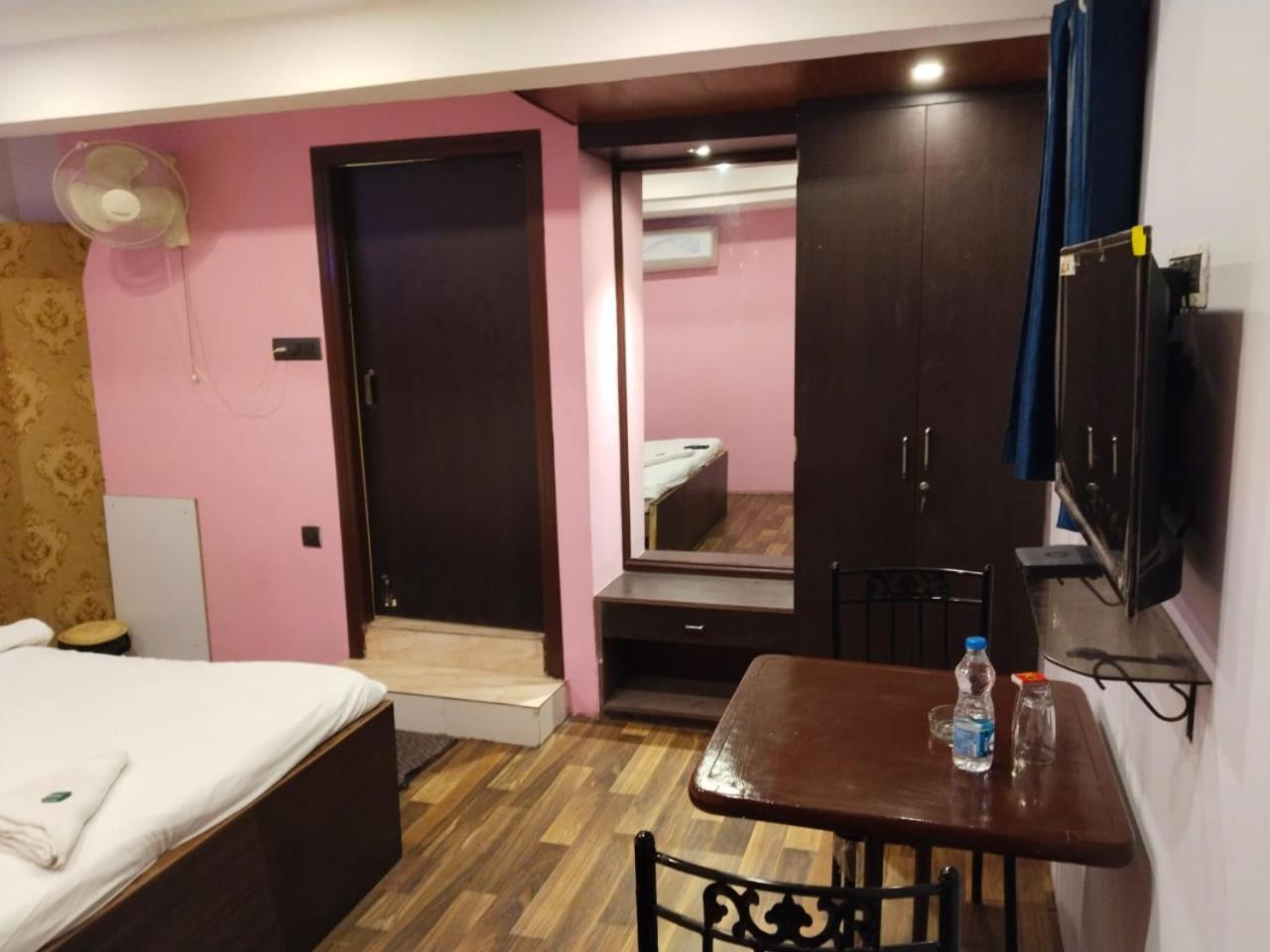 Hotel Ucs Calcutta Exteriör bild