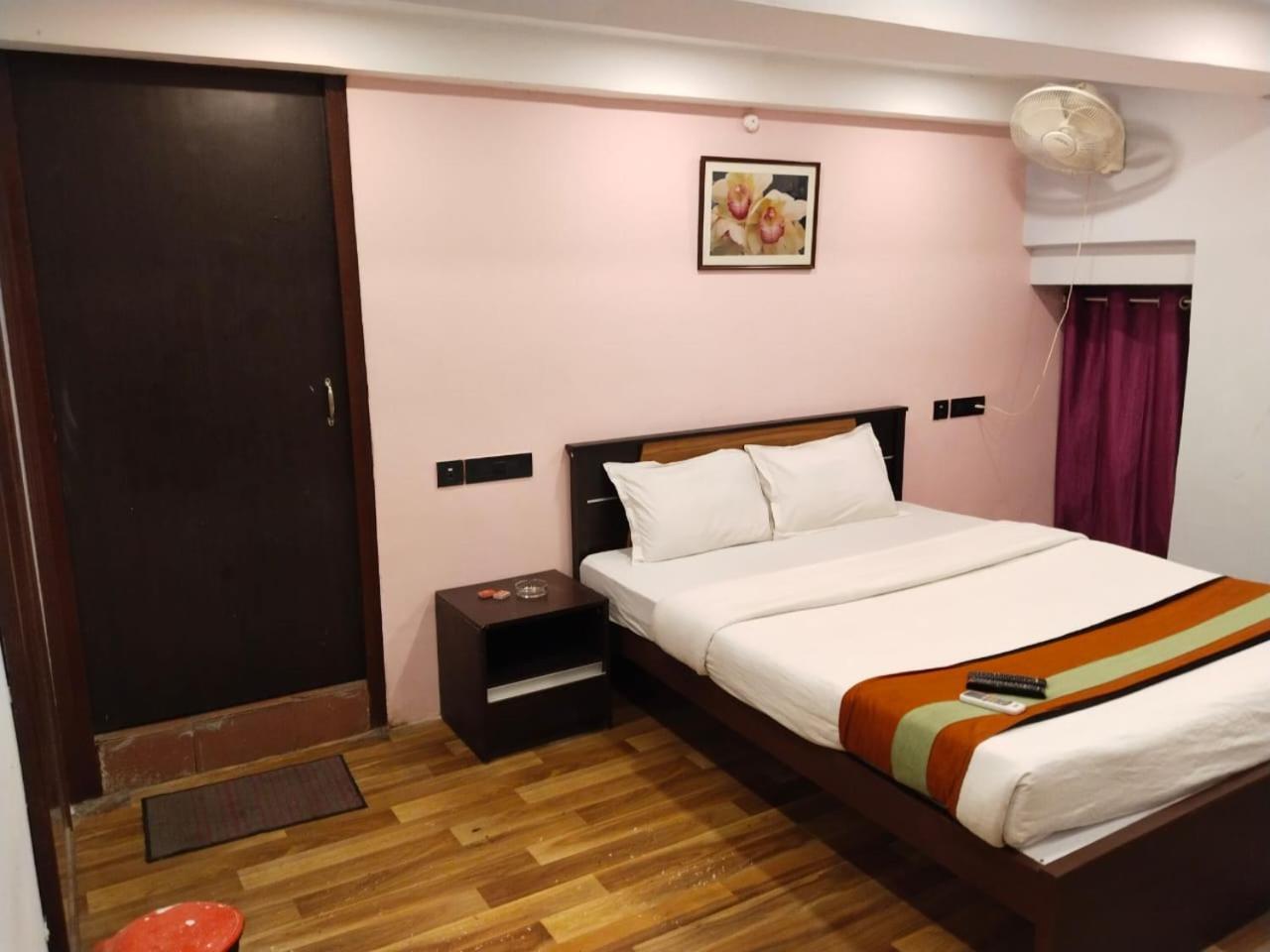 Hotel Ucs Calcutta Exteriör bild